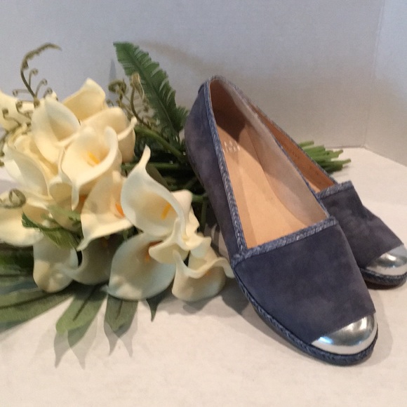 Stuart Weitzman Shoes - 💕💕💕 Stuart Weitzman  Suede Flats SZ 8M 💕💕💕💕